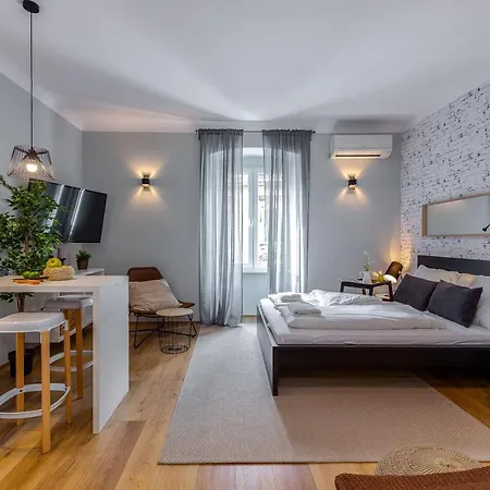 Adria Square Apartment