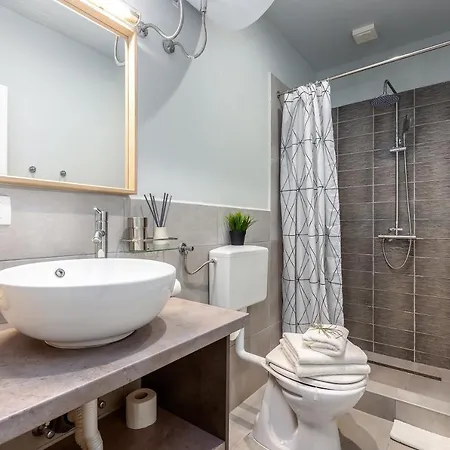 Adria Square Apartament *