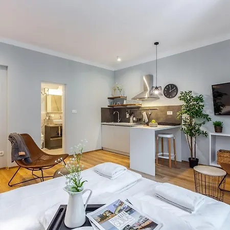 Adria Square Apartment