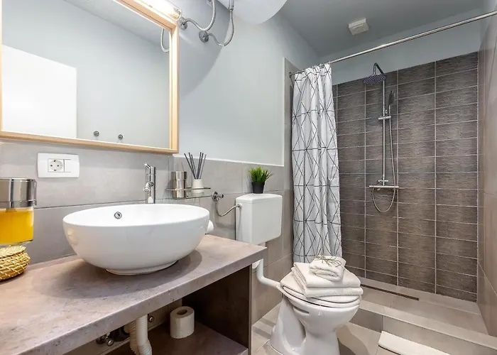 Adria Square Apartament *